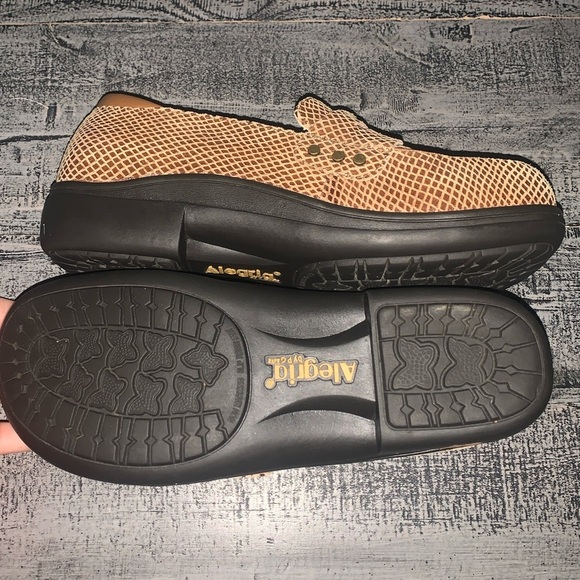 Algeria Taylor Pro Tan Glossy Snake Print Penny Loafer Ladies Shoe Size 8.5 - Picture 5 of 10